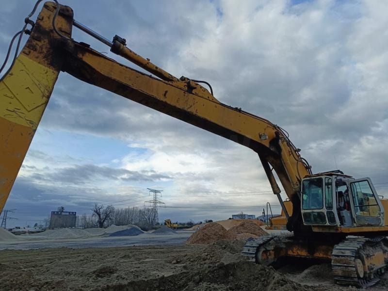 2000 Liebherr R964 Crawler Excavator