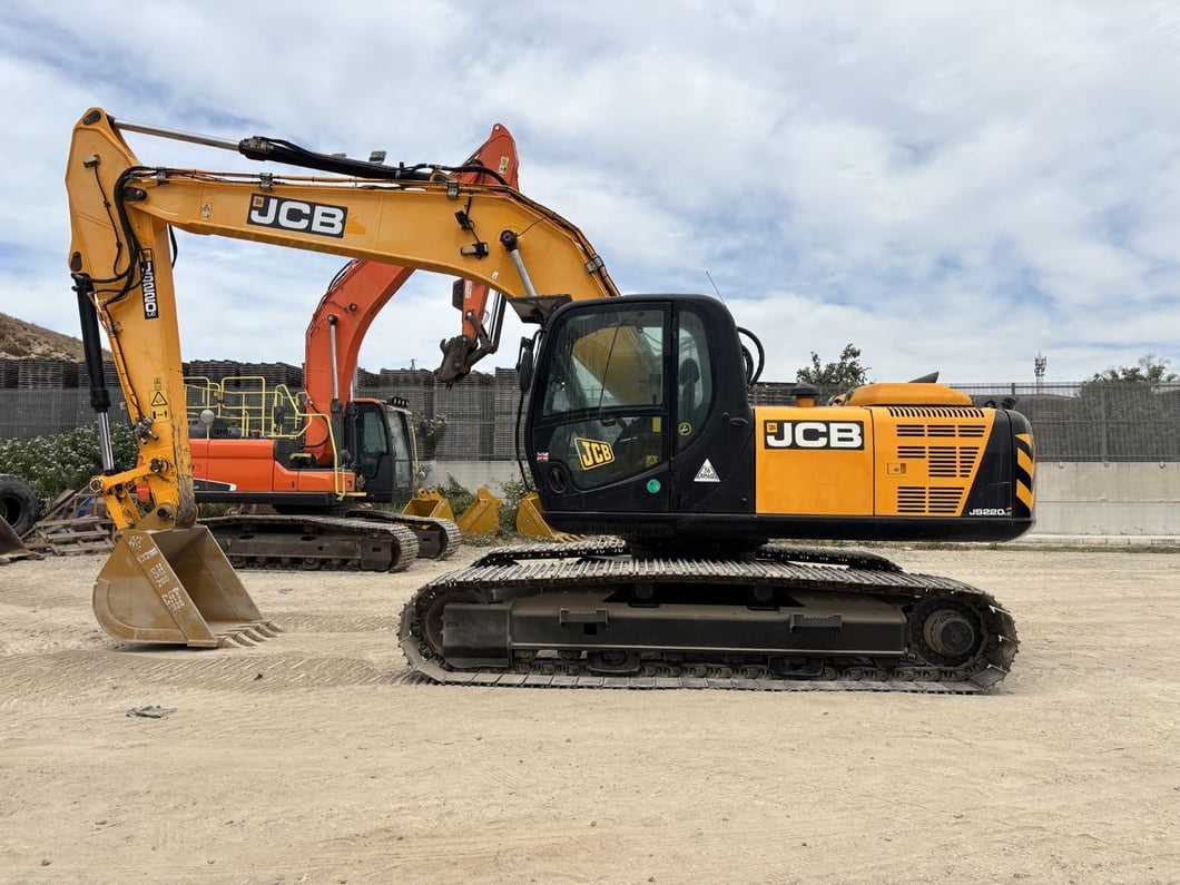 2015 JCB JS220LC Crawler Excavator