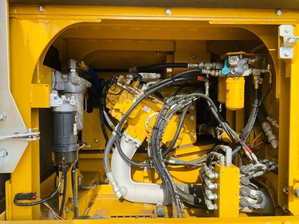 2017 Caterpillar 330FLN Crawler Excavator