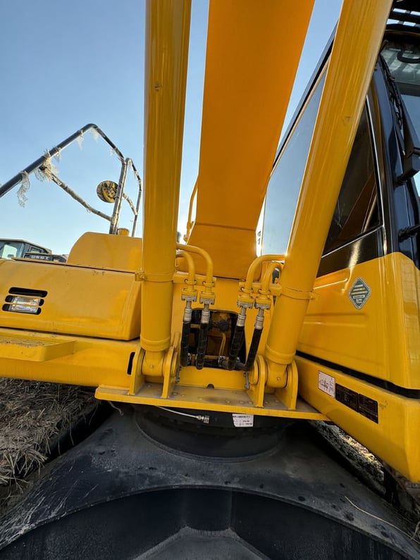 2022 Komatsu PC210-8 Crawler Excavator