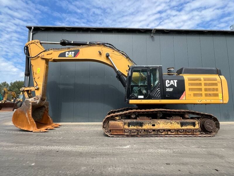 2017 Caterpillar 352F Crawler Excavator