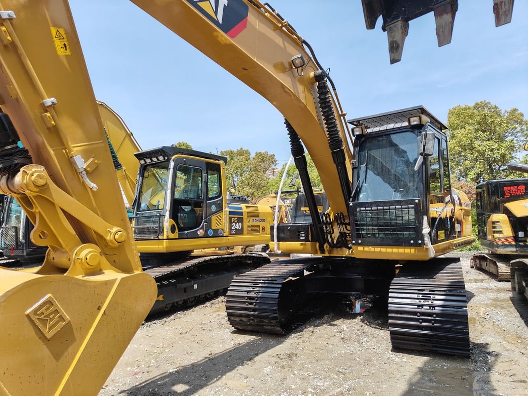 2025 Caterpillar 320D2 Crawler Excavator
