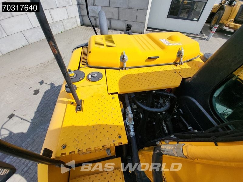 2019 JCB JS131LC Crawler Excavator
