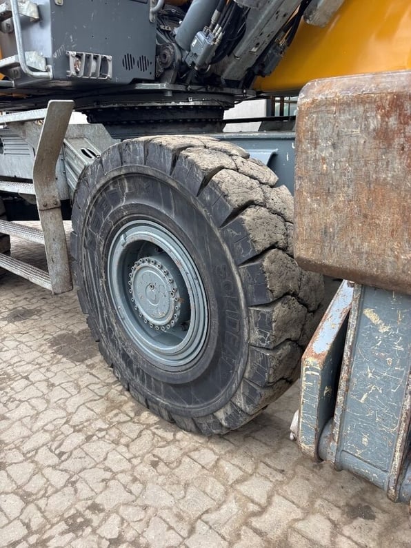 2015 Liebherr LH40 Material Handler