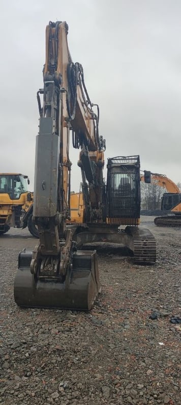 Liebherr 922 Crawler Excavator