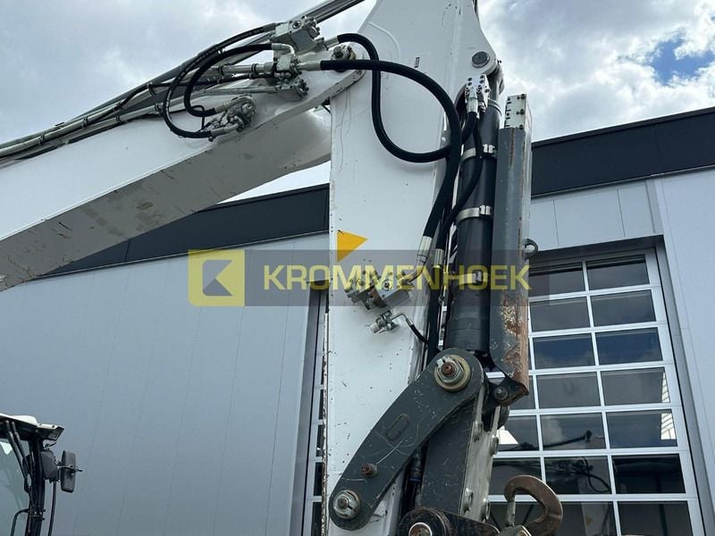 2018 Liebherr R946LC