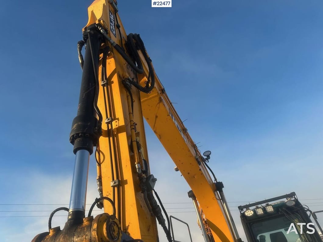 2016 JCB JZ140LC Crawler Excavator