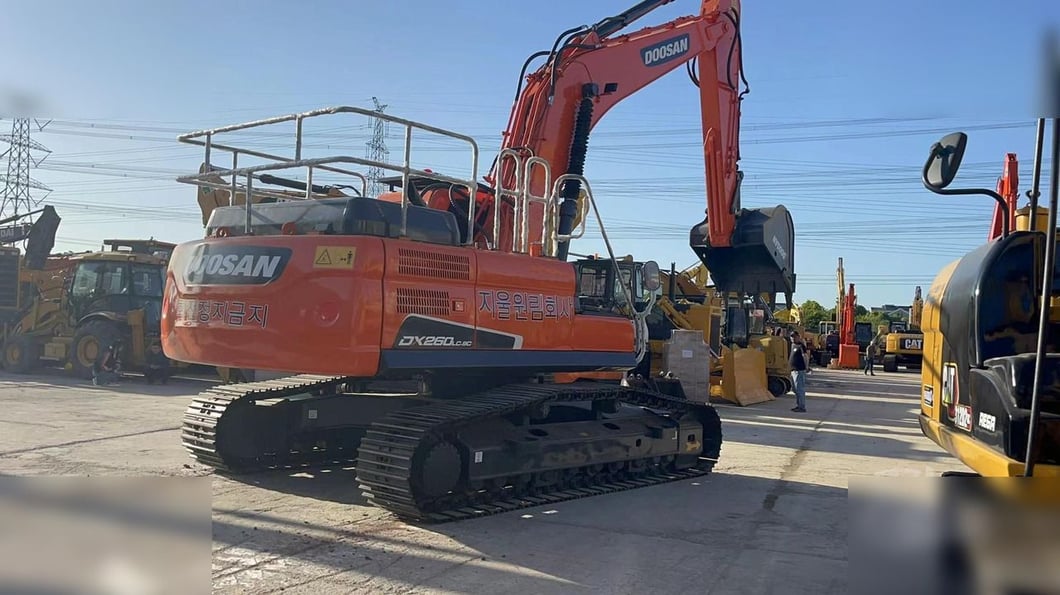 2020 Doosan DX260LC Crawler Excavator