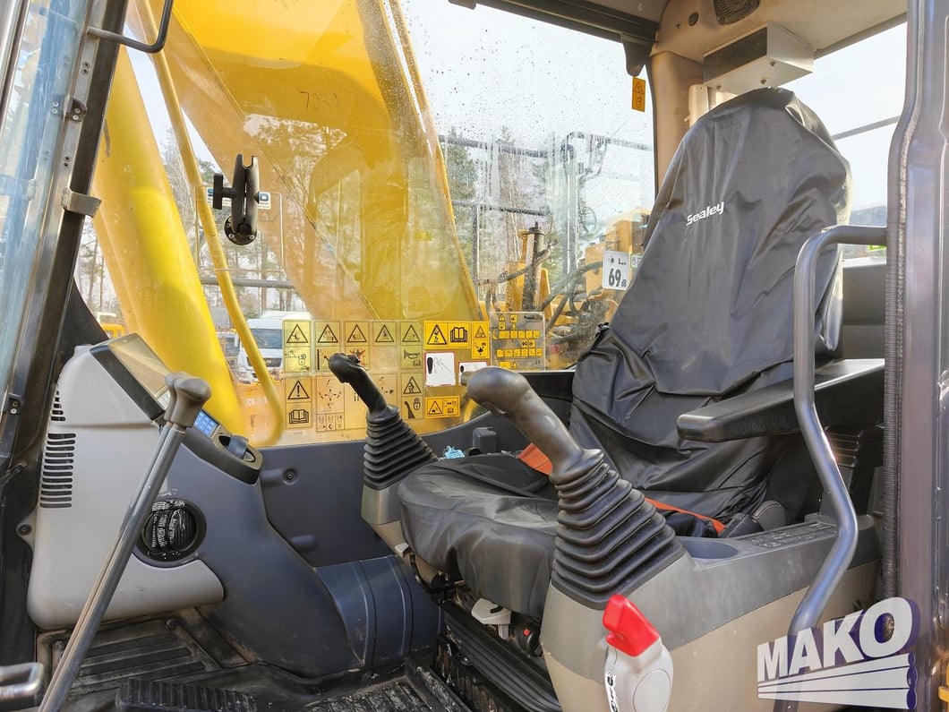 2016 Komatsu PC210LC-10 Crawler Excavator
