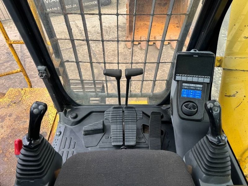 2015 Komatsu PC700LC-8EO Crawler Excavator