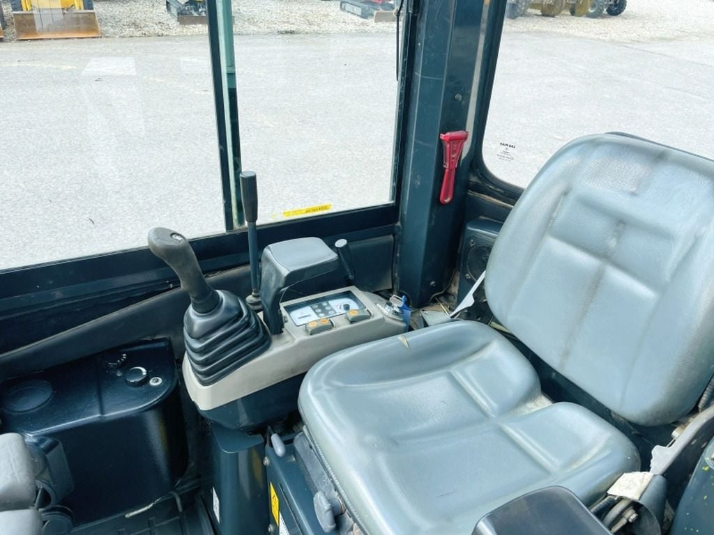 2014 Komatsu PC16R-3HS Mini Excavator