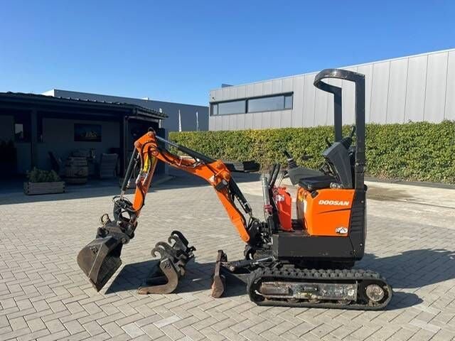 2022 Doosan DX10Z Mini Excavator