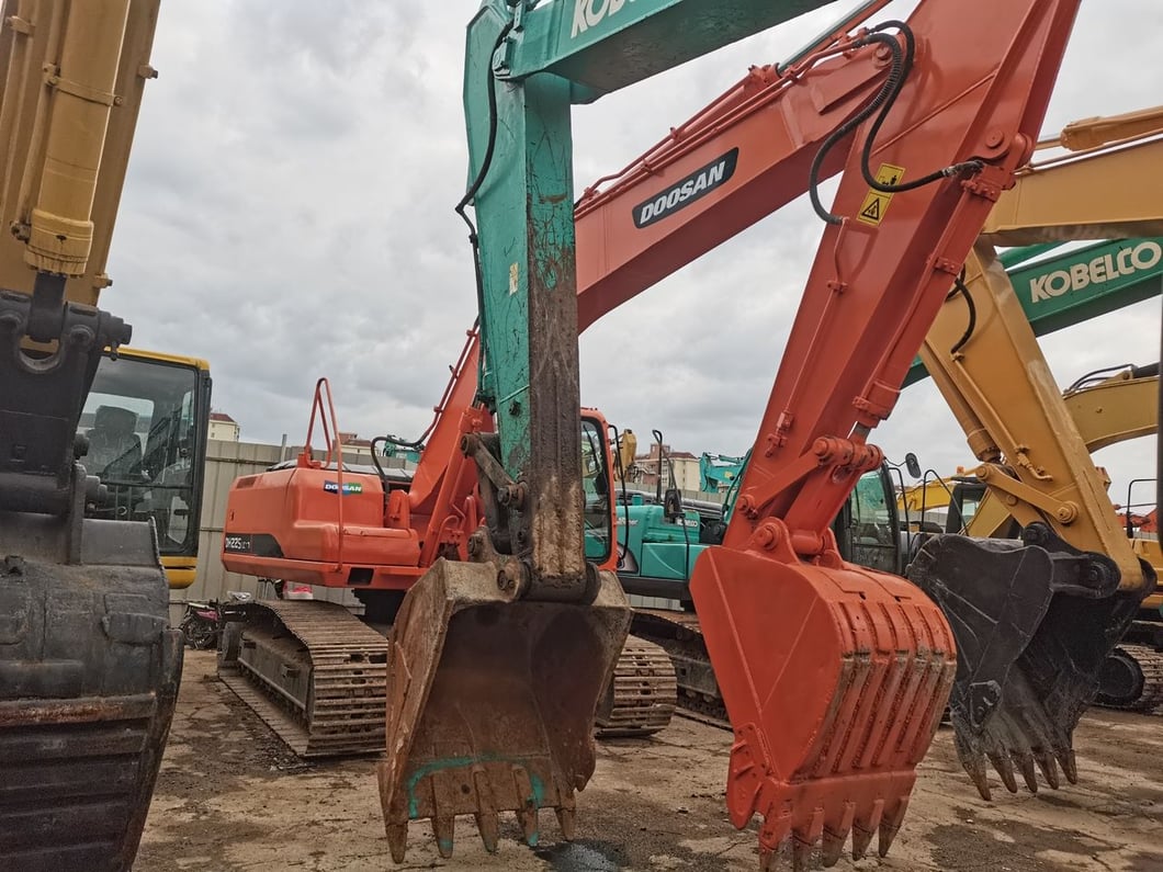 2016 Doosan DH225LC-7 Crawler Excavator