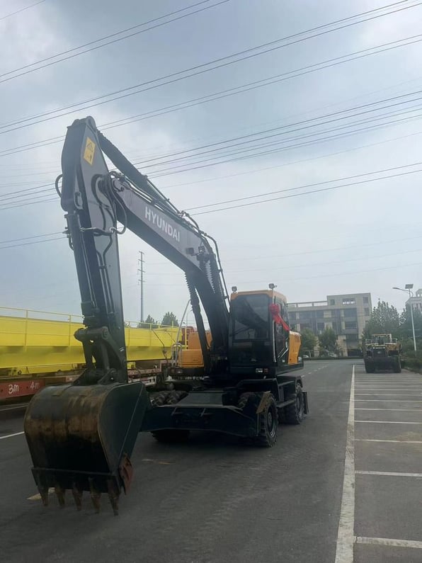 2023 Hyundai R210W Wheel Excavator
