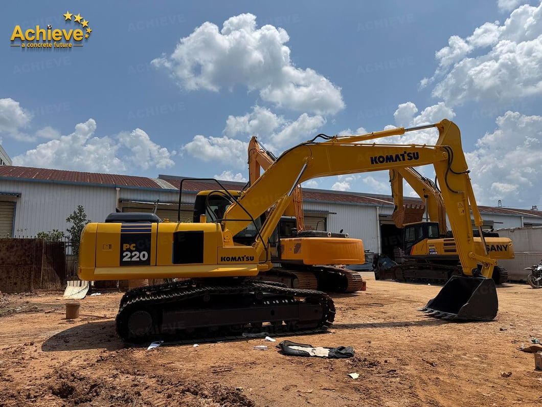 Komatsu PC220-8 Crawler Excavator