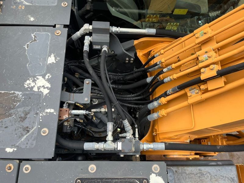 2011 CASE CX250C Crawler Excavator
