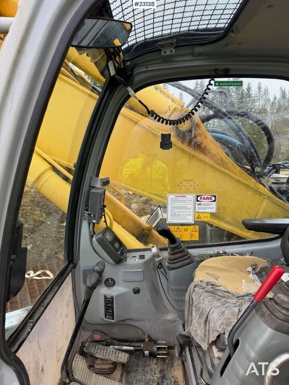 2006 New Holland E235SR Crawler Excavator