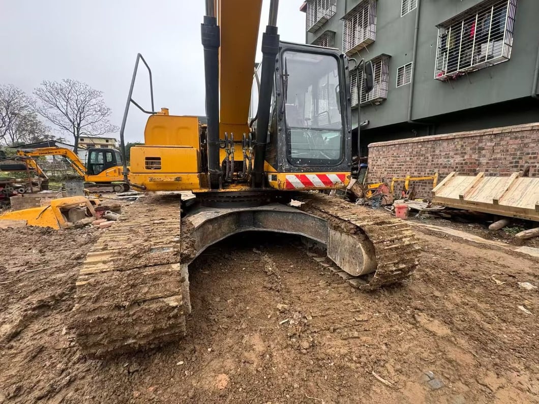 2020 LiuGong CLG922E Crawler Excavator