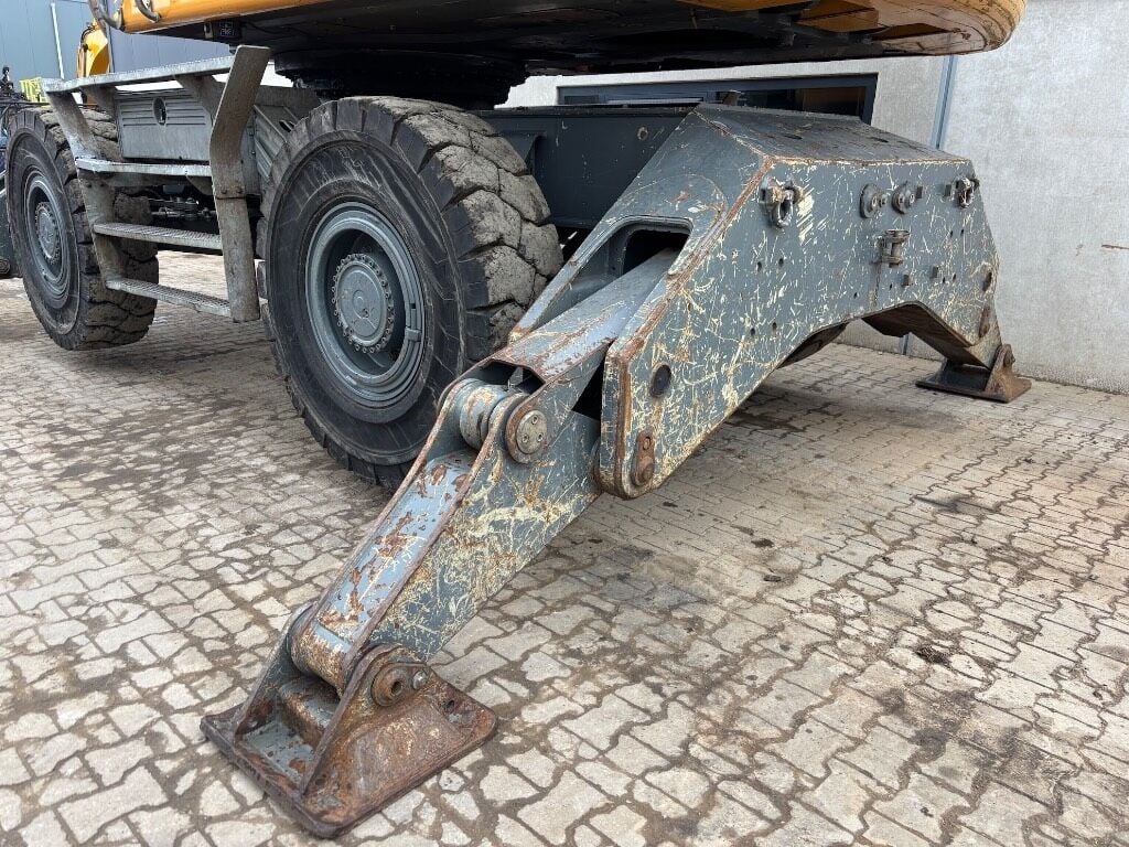 2015 Liebherr LH40 Material Handler