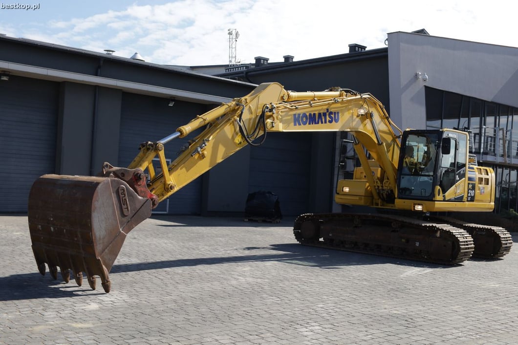 2018 Komatsu PC210LC-11 Crawler Excavator