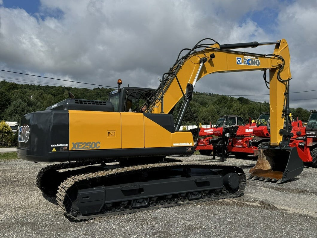2018 XCMG XE 250C Crawler Excavator
