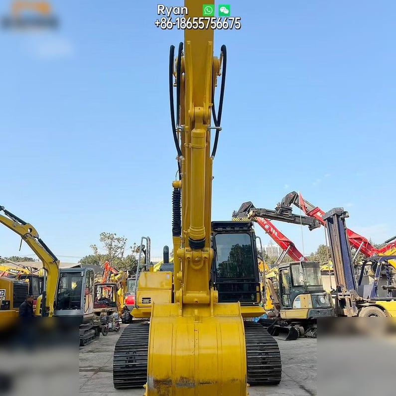 2020 Komatsu PC220-8 Crawler Excavator
