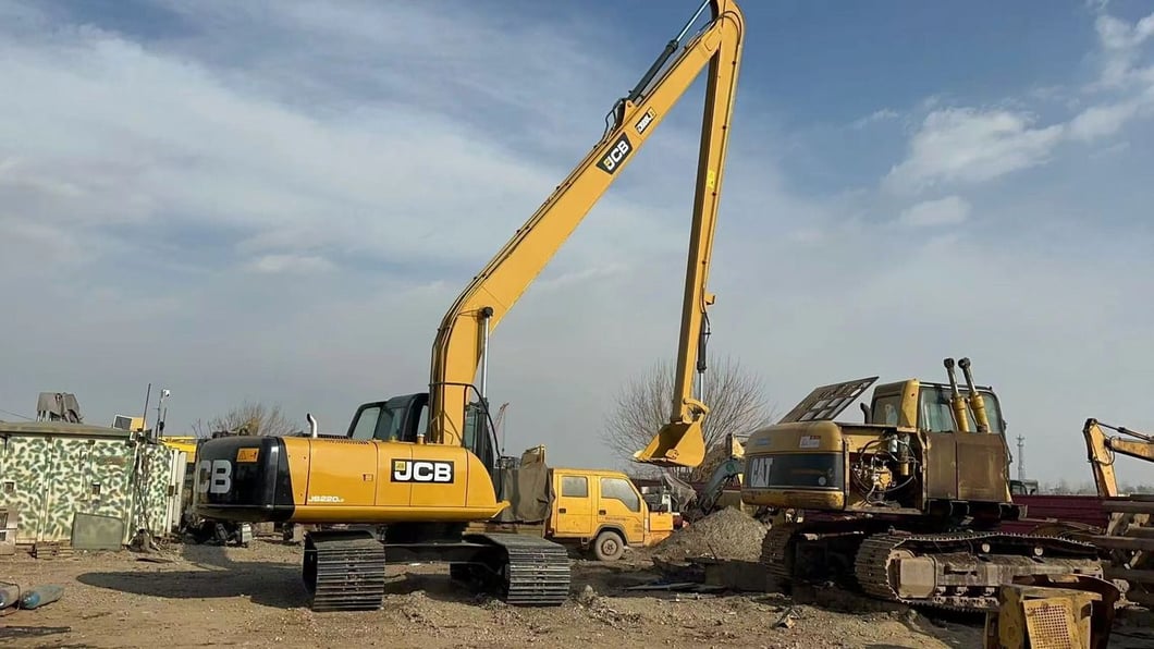2019 JCB JS220LC Crawler Excavator