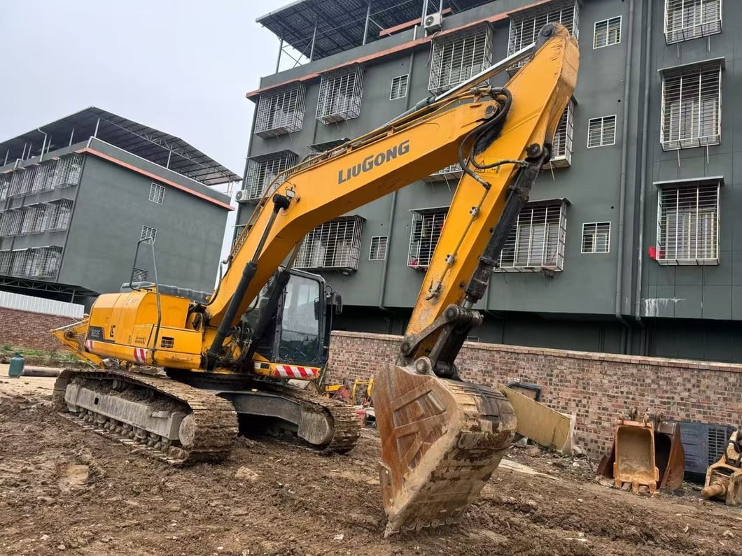 2020 LiuGong CLG922E Crawler Excavator