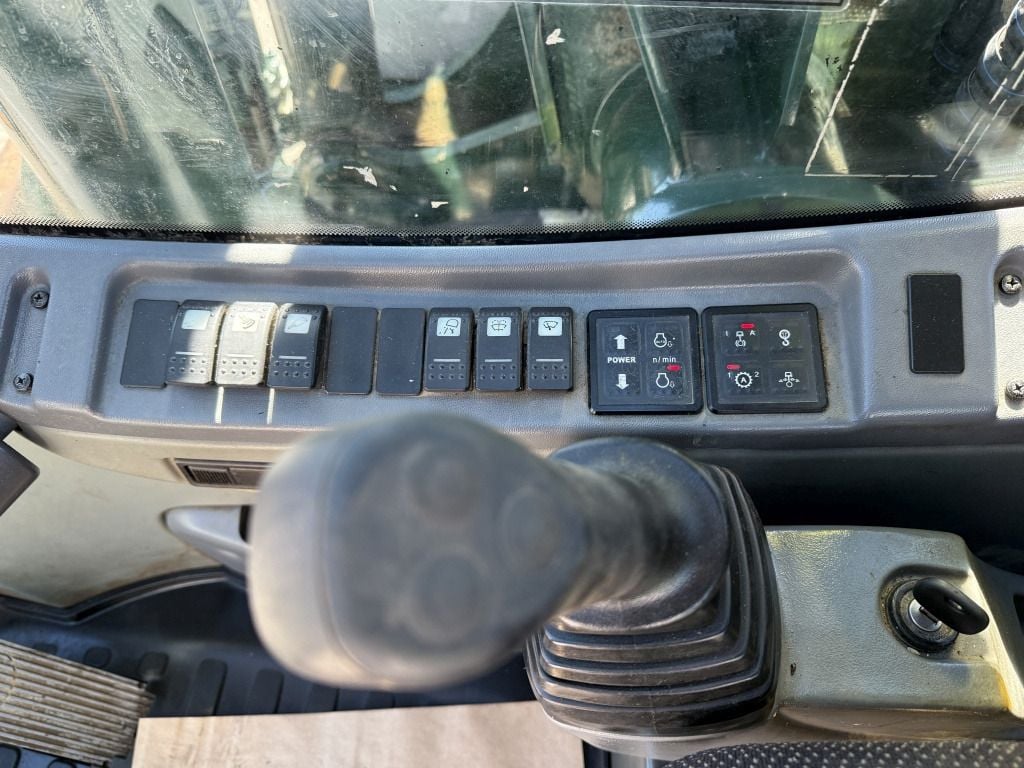 2009 New Holland MH-PLUS Wheel Excavator