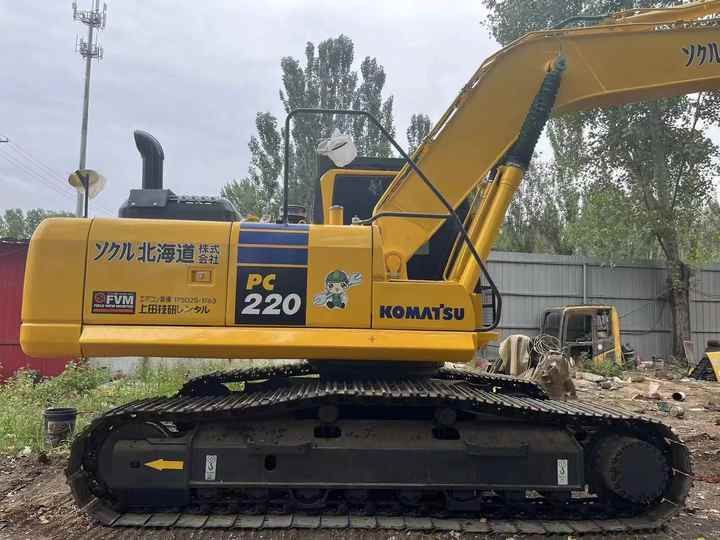 2017 Komatsu PC220-8 Crawler Excavator