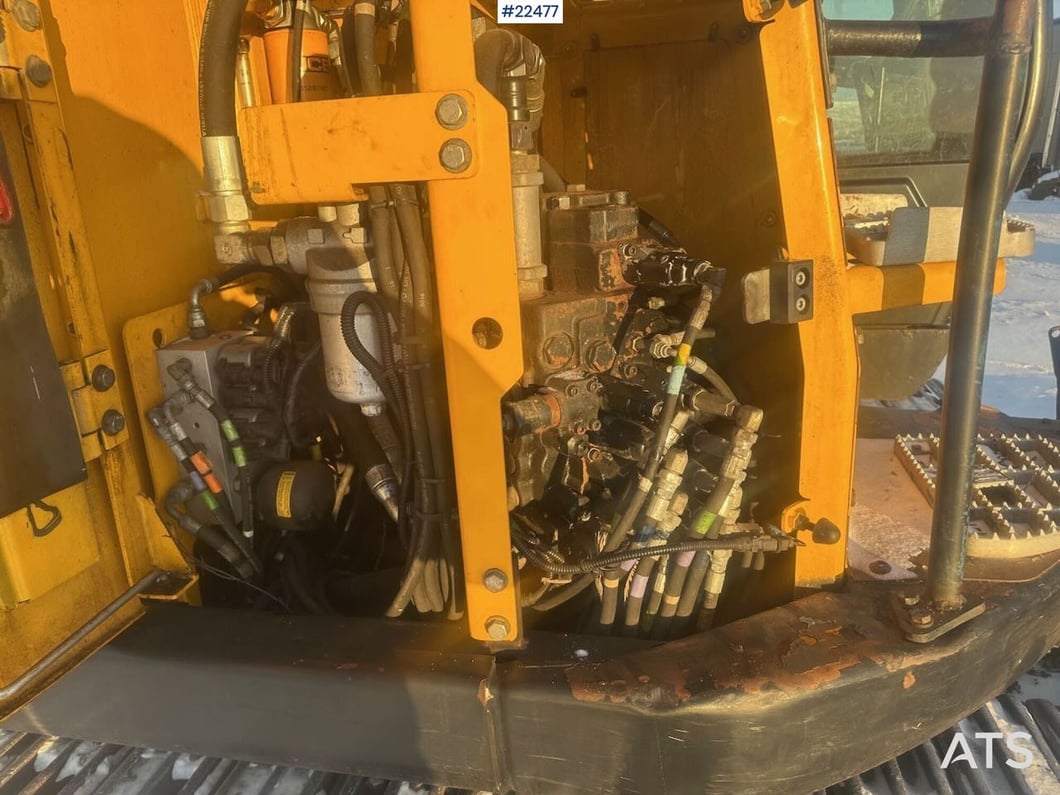 2016 JCB JZ140LC Crawler Excavator