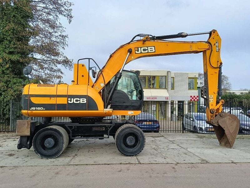 2011 JCB JS160W Material Handler