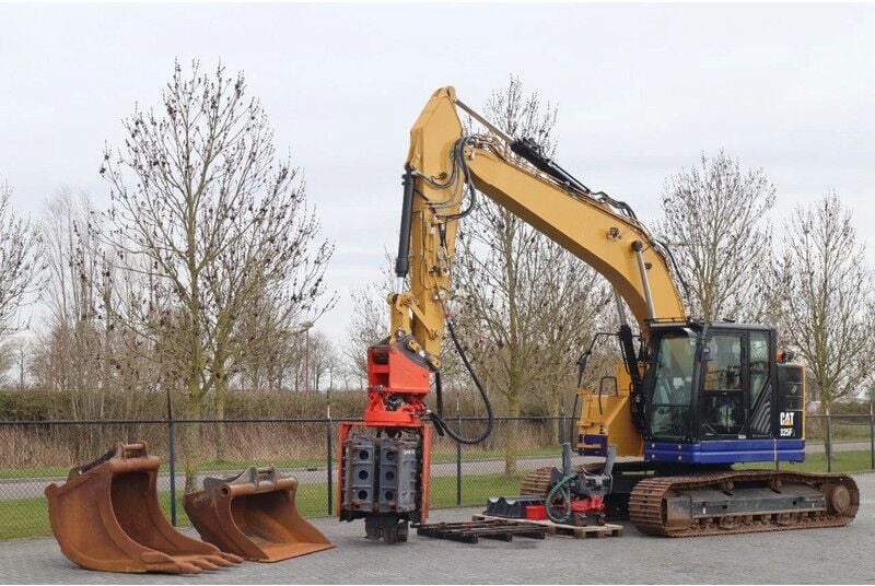 2018 Movax 325 F LCR Crawler Excavator