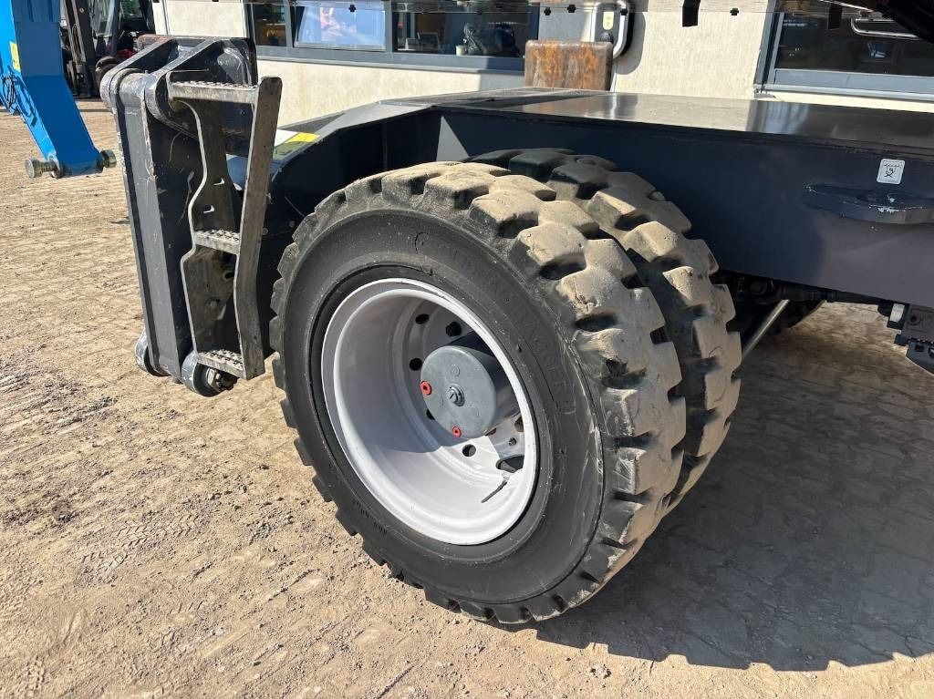 2018 Fuchs MHL320F Material Handler