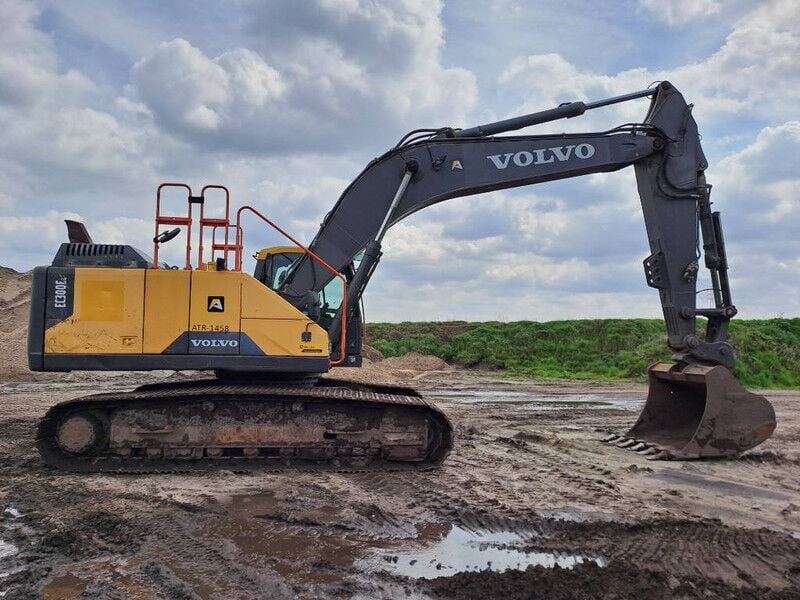 2017 Volvo EC300EL Crawler Excavator