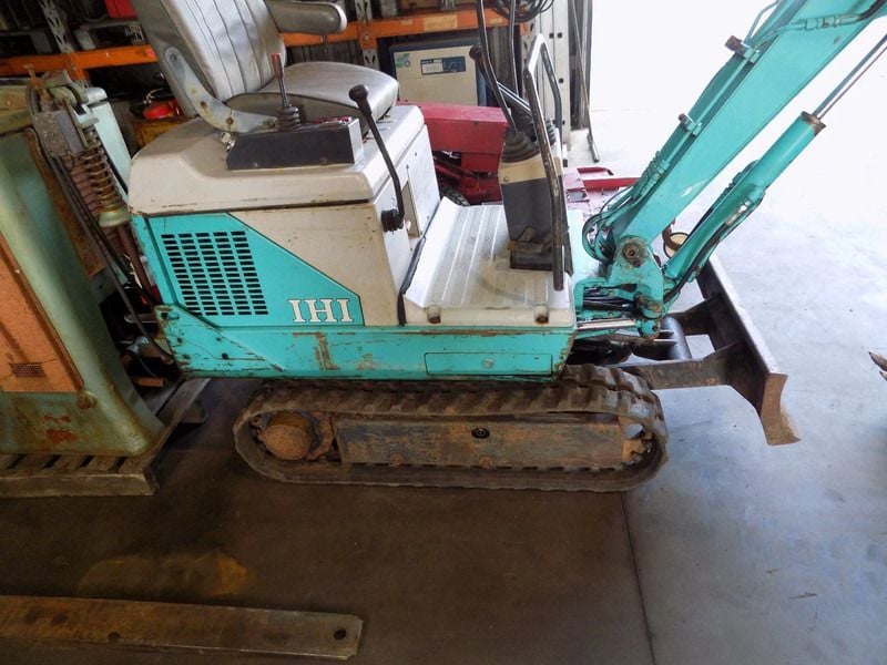 IHI Minigraver 2 Cillinder Motor Diesel.