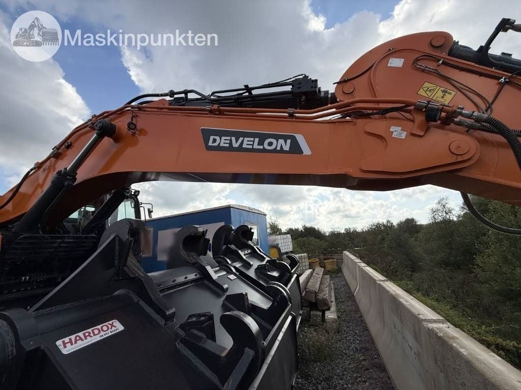 2025 Develon 800LC-7 Crawler Excavator