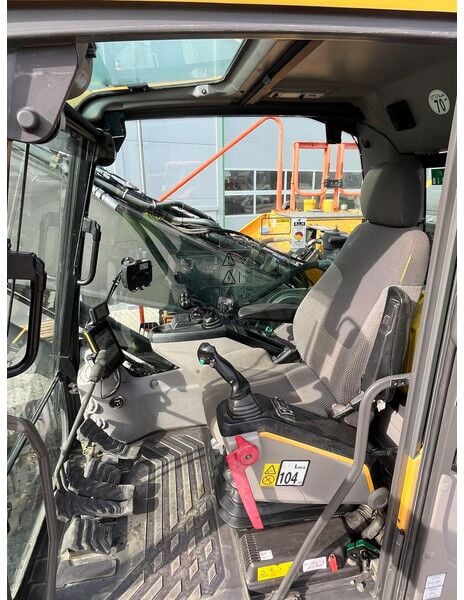 2017 Volvo EC300EL Crawler Excavator