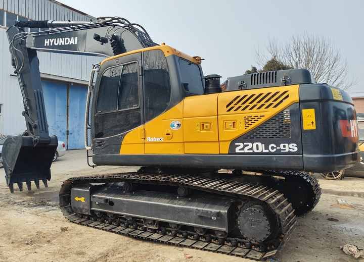 2016 Hyundai R220LC-9S Crawler Excavator