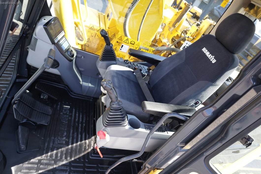 2018 Komatsu PC210LC-11 Crawler Excavator
