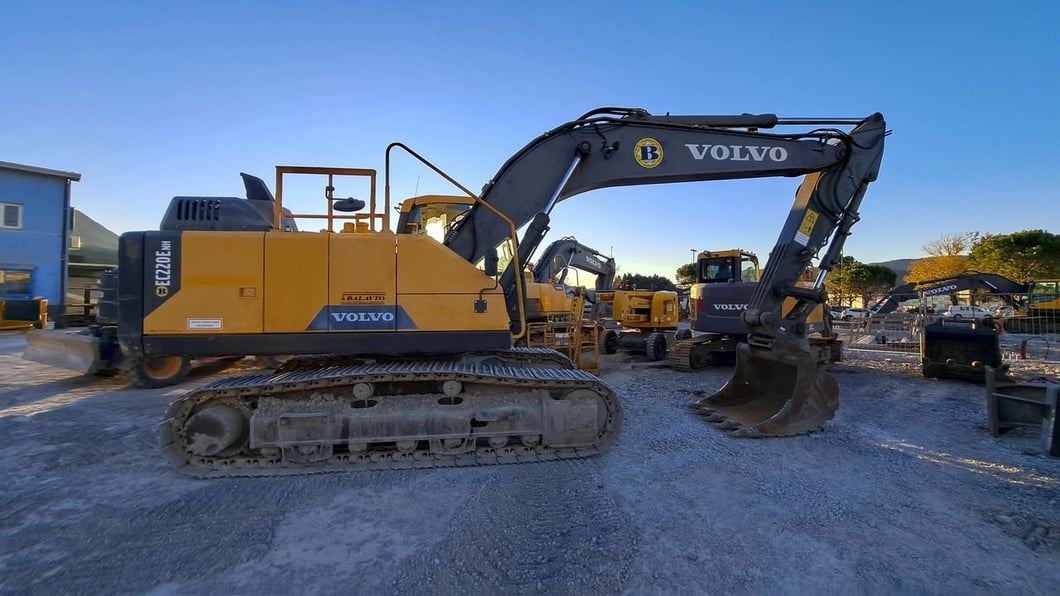2015 Volvo EC220E Crawler Excavator