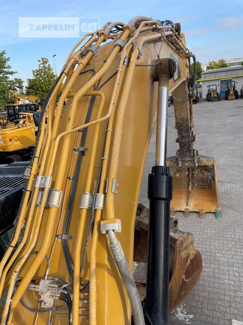 2019 Caterpillar 352F Crawler Excavator