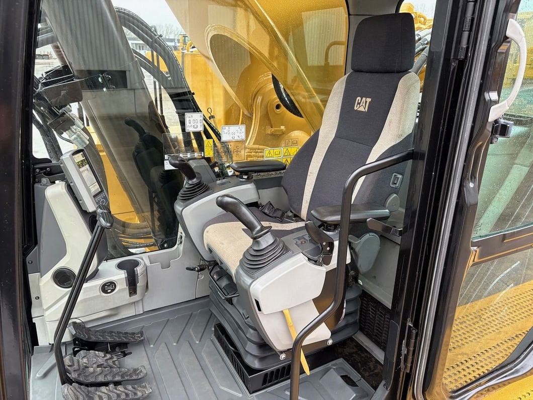 2020 Caterpillar 390F Crawler Excavator