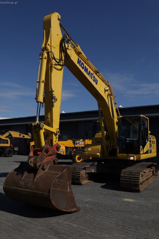 2018 Komatsu PC210LC-11 Crawler Excavator