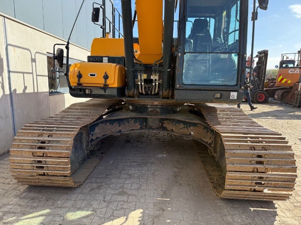 2020 Hyundai HX220L Crawler Excavator