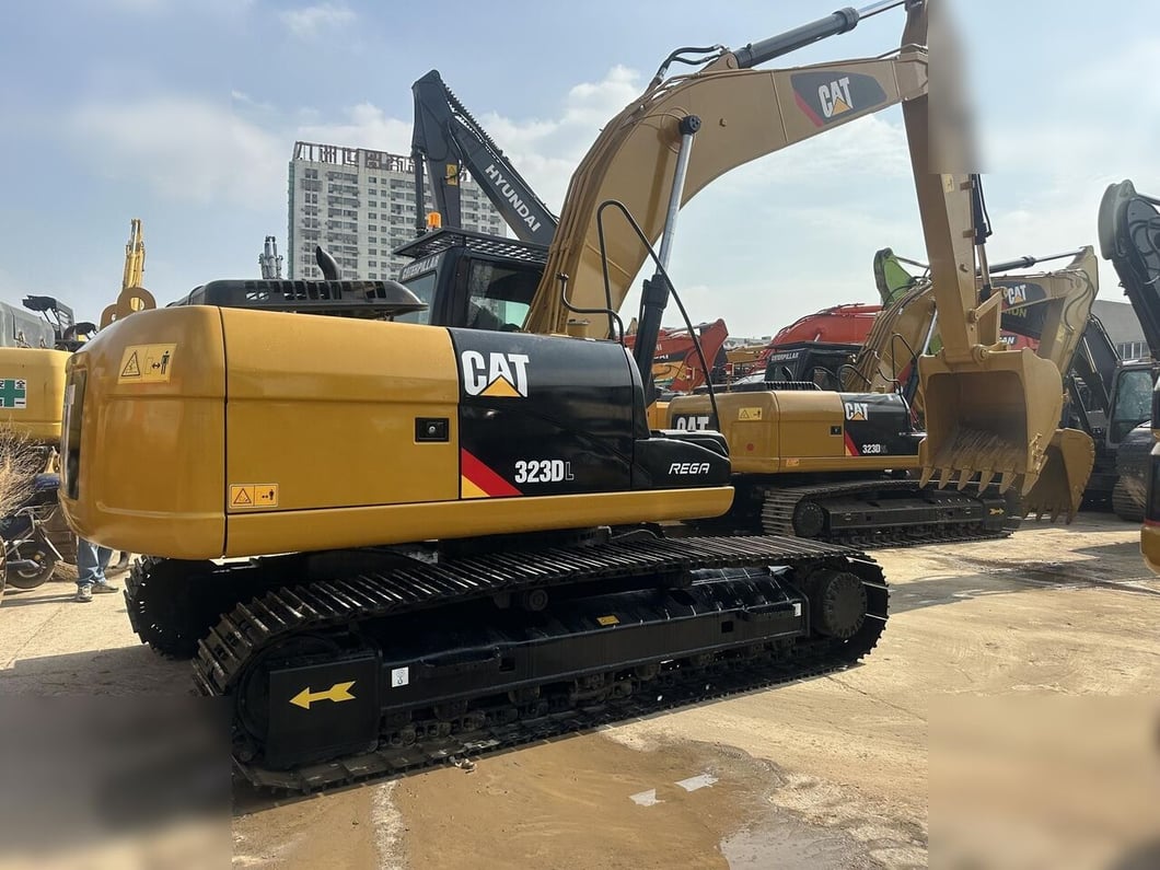 2023 Caterpillar 323DL Crawler Excavator