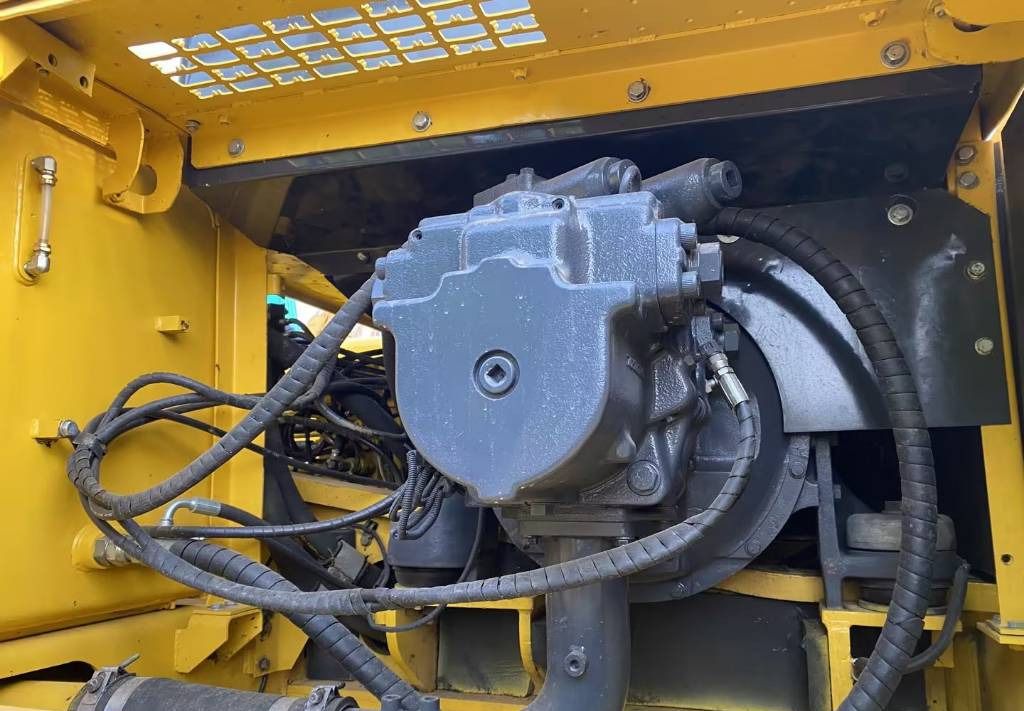 2020 Komatsu PC450-8 Crawler Excavator