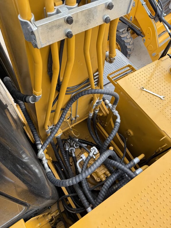 2025 Caterpillar 323D2L Crawler Excavator