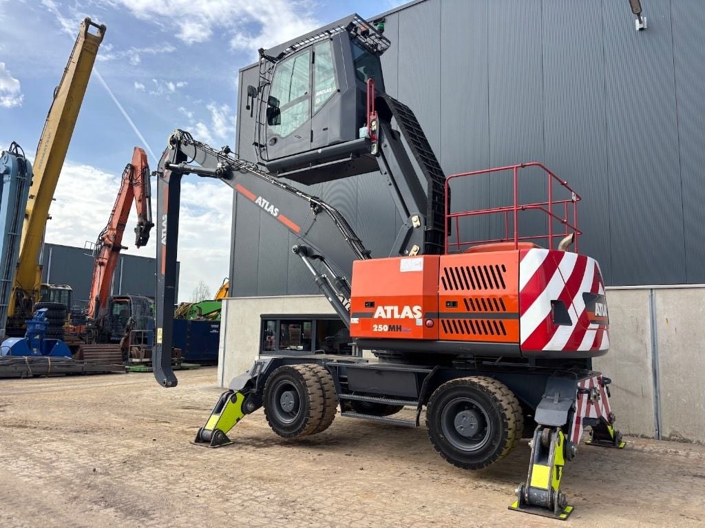 2020 Atlas 250MH Material Handler