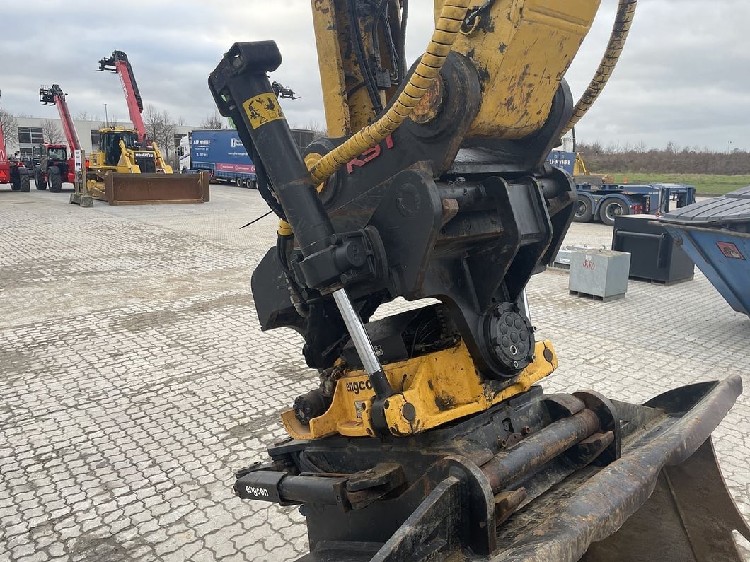 2024 Komatsu HB365LC-3EO Crawler Excavator